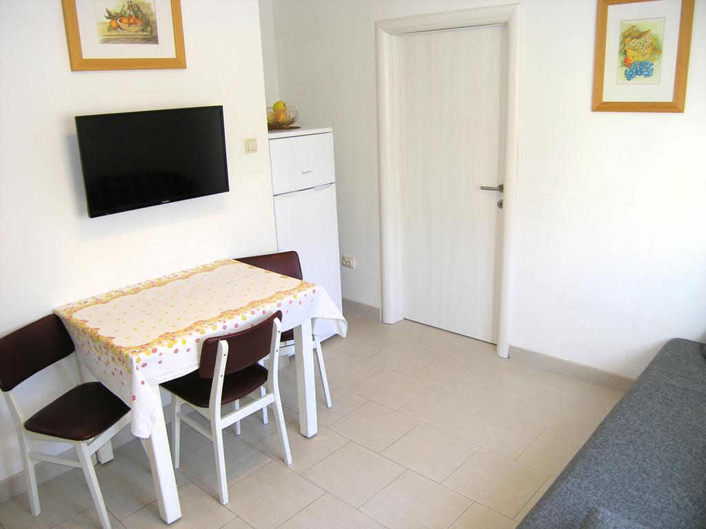 Apartman Vera Крк Екстер'єр фото